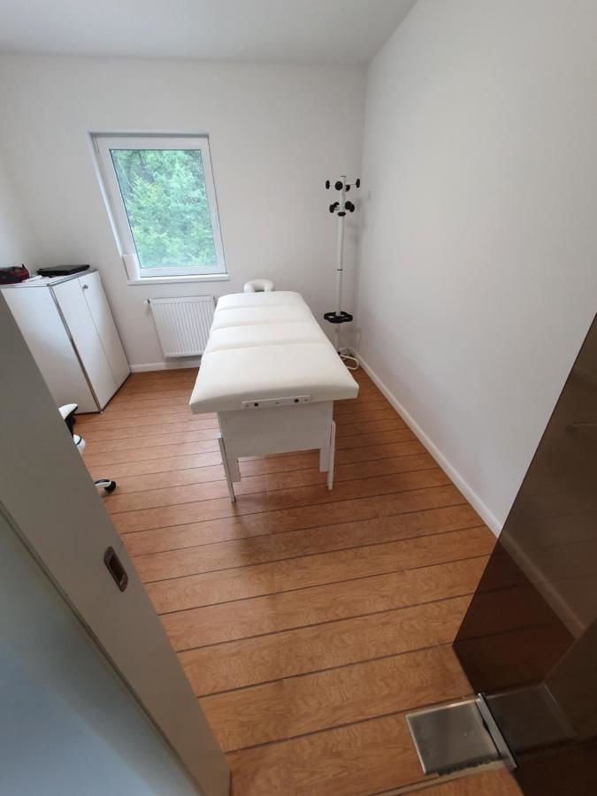 Отель Hotel Cornul Vanatorului Питешти-24